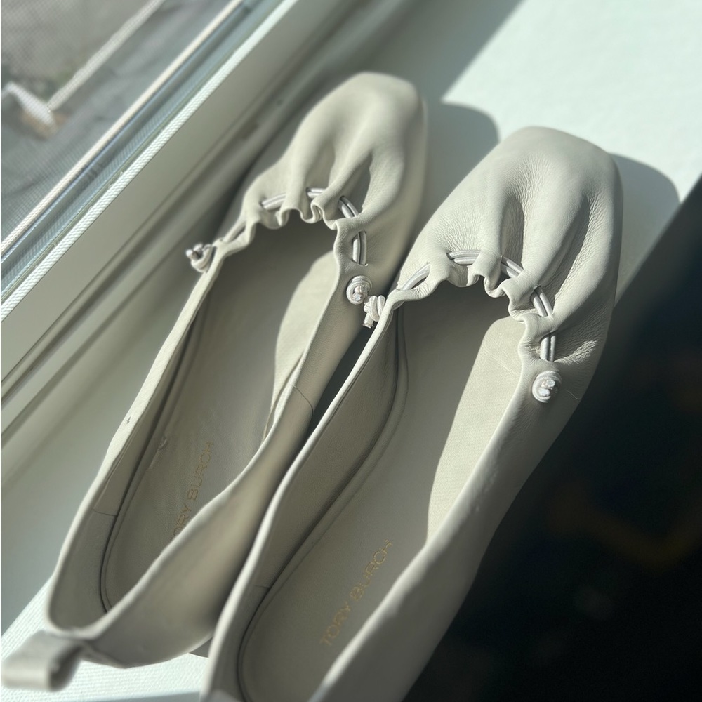 Tory burth leather Flats in bone white